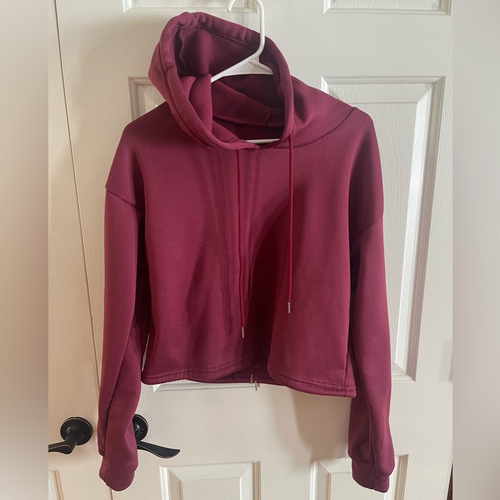 NWOT Burgandy Red Slight Cropped Hoodie from SHEIN in Adult Small